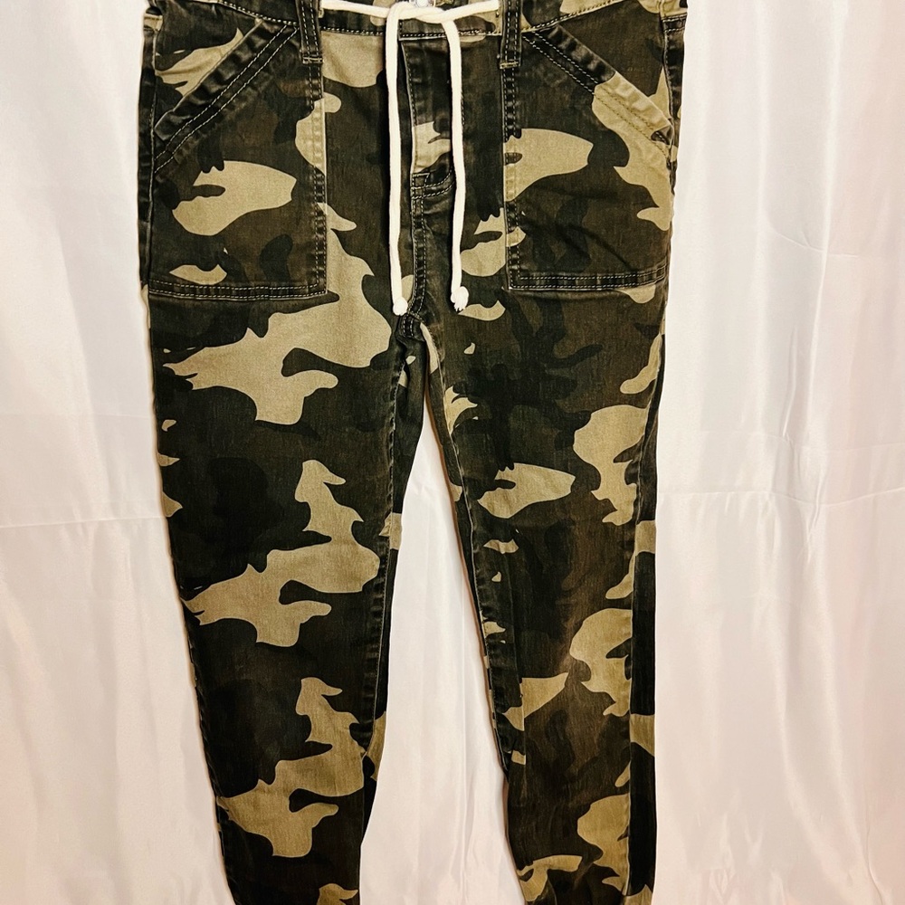 Celebrity Pink Girls Camo jogger pocket size Large
